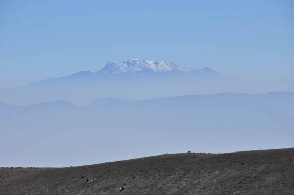 O Iztla, com a forma de uma mulher deitada, visto do alto do Nevado de Toluca, na região central do México